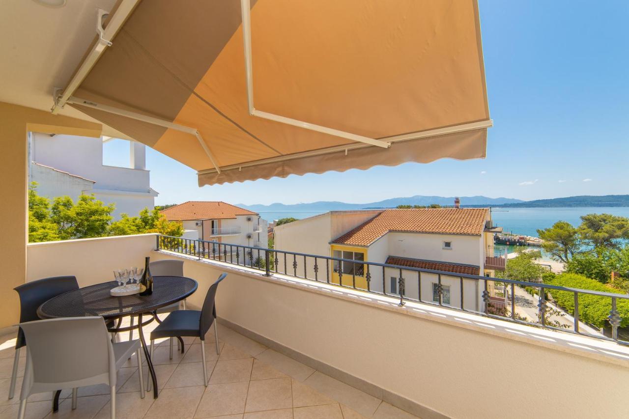 Apartment Aida *